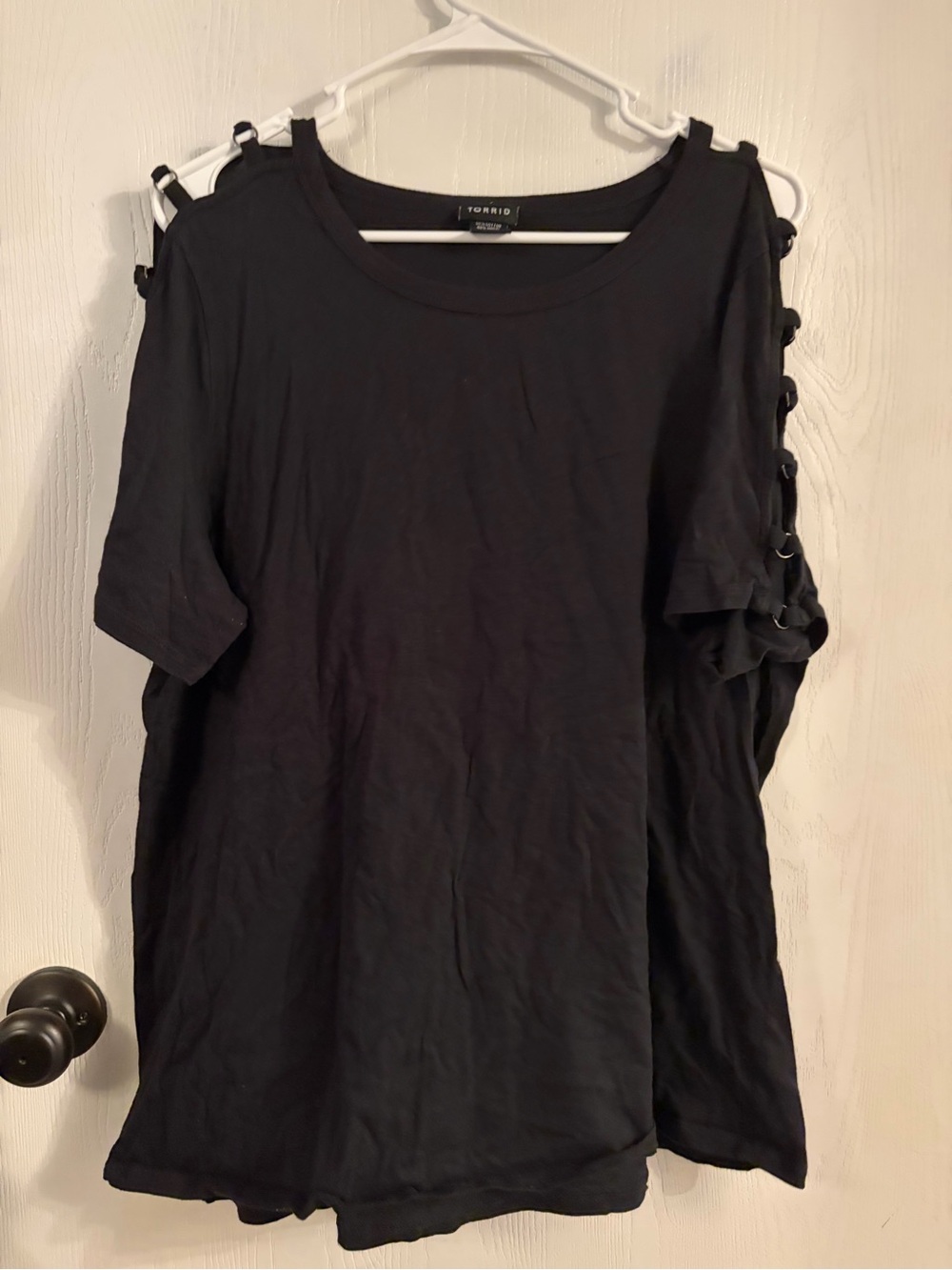 torrid Black Cold-Shoulder Ring-Accent Short Sleeve Tee
